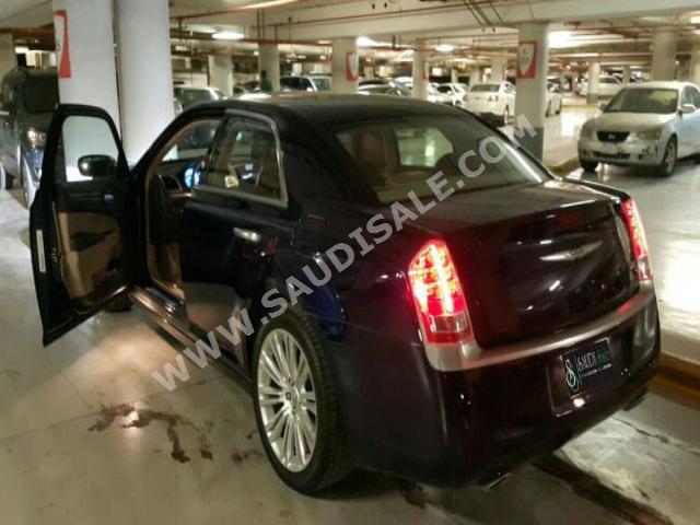2014 كرايسلر 300 هيمى