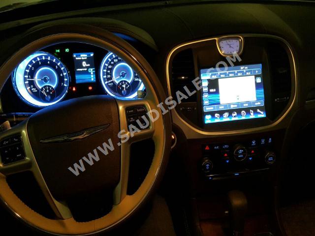 2014 كرايسلر 300 هيمى