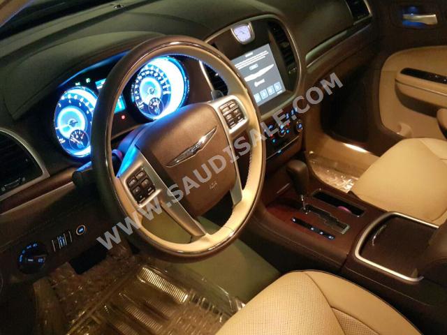 2014 كرايسلر 300 هيمى