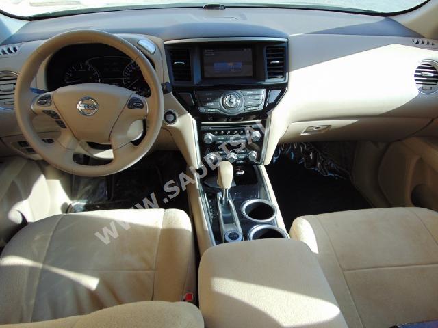 2014 نيسان باثفايندر