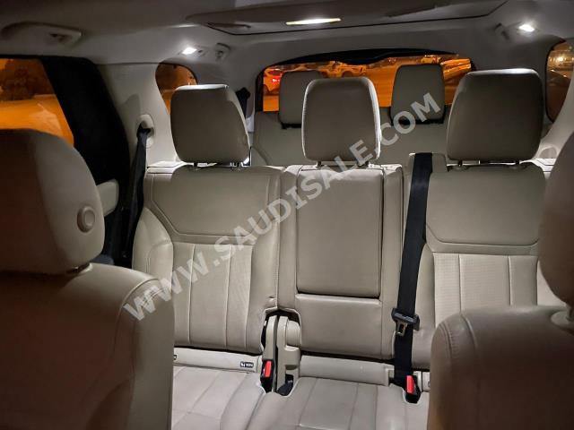 2018 لاند روفر ديسكفري