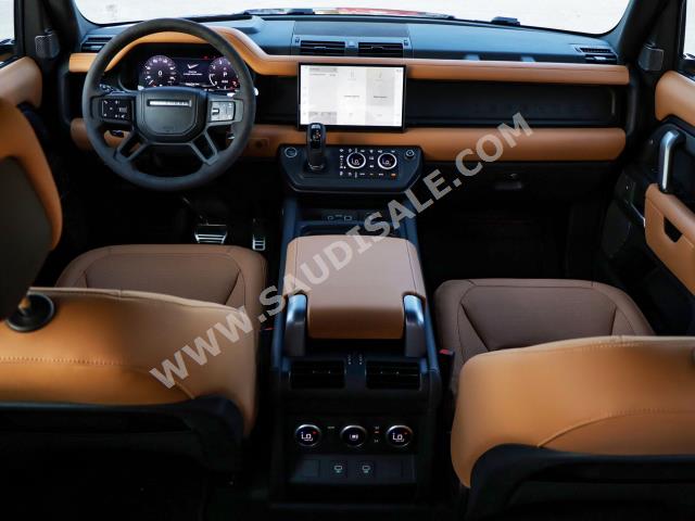 2023 لاند روفر ديفيندر 90