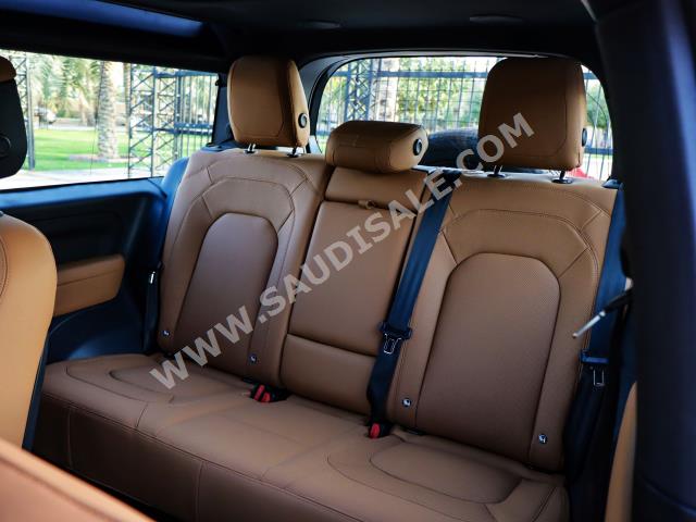 2023 لاند روفر ديفيندر 90