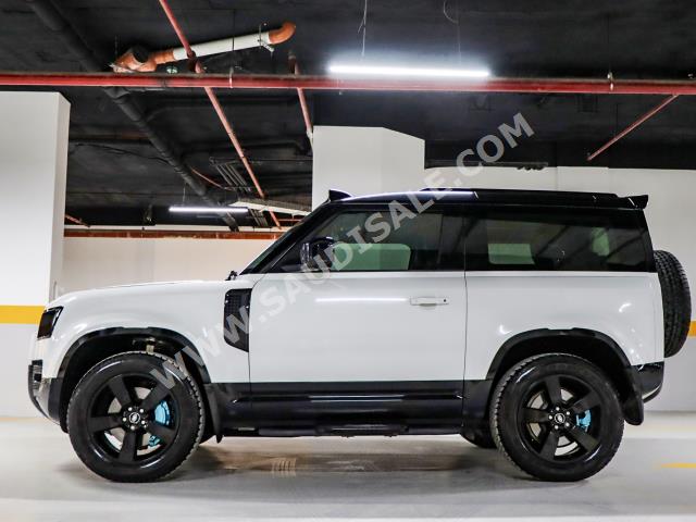 2021 لاند روفر ديفيندر اتش اس اي