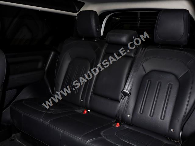 2021 لاند روفر ديفيندر اتش اس اي