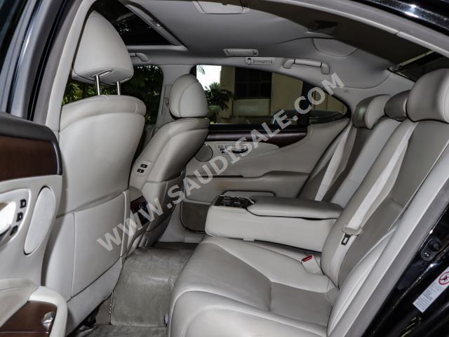 2012 لكزس إل إس 460