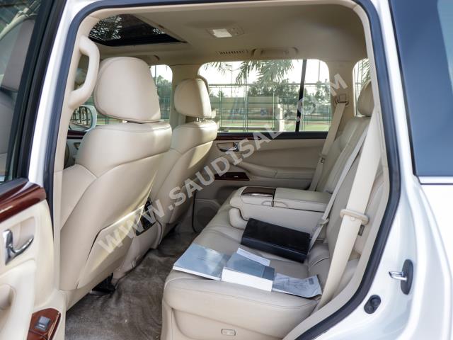 2014 لكزس إل إكس 570