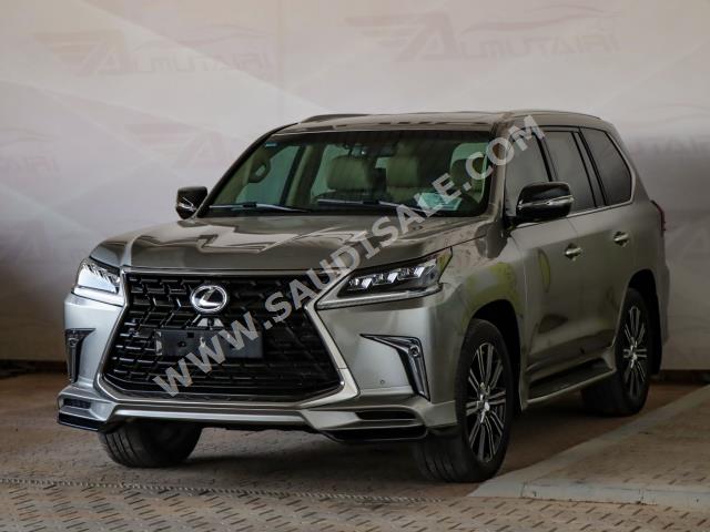 2017 لكزس إل إكس 570 اس