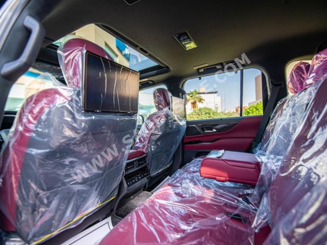 2024 لكزس إل إكس 600 إف