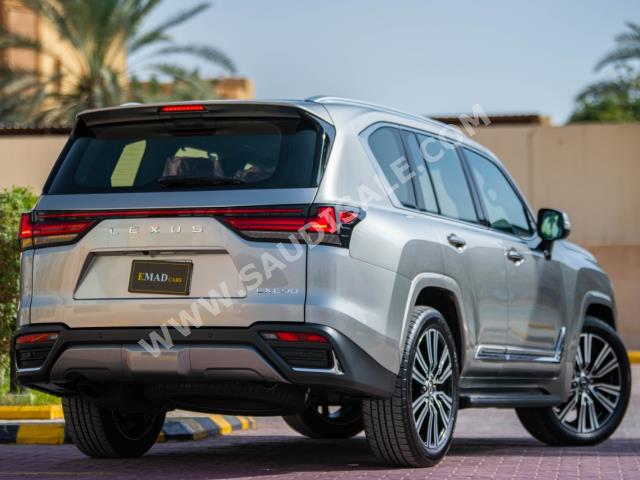 2024 لكزس إل إكس 600 إف