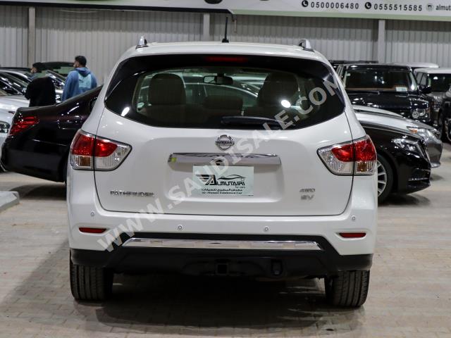 2014 نيسان باثفايندر