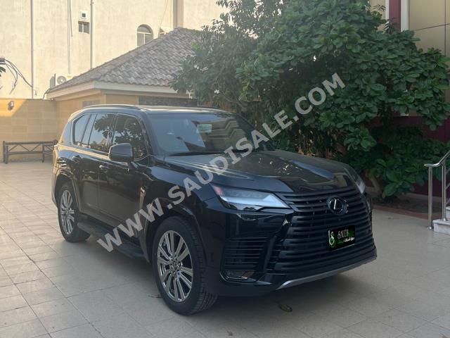 2022 لكزس إل إكس 600 بلاك اديشن