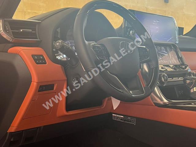 2022 لكزس إل إكس 600 بلاك اديشن