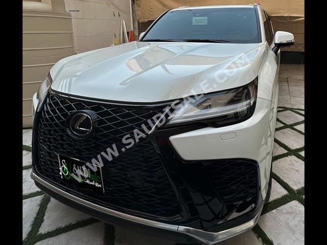 2022 لكزس إل إكس 600 إف