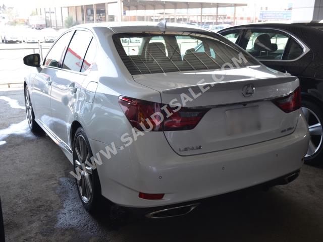 2015 لكزس جي إس 350