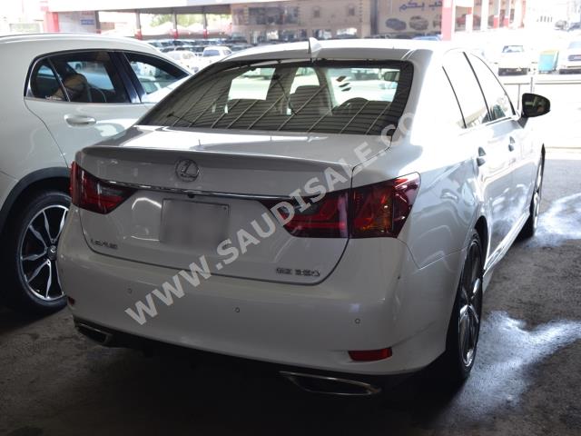 2015 لكزس جي إس 350