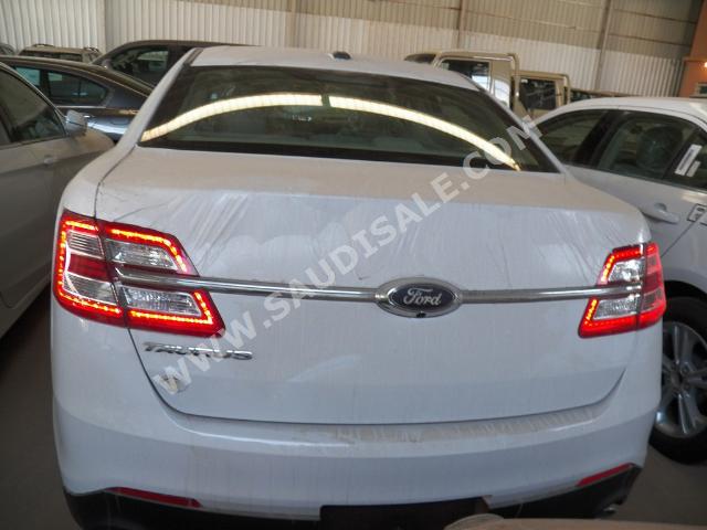 2015 Ford Taurus