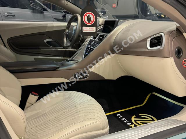 2022 استون مارتن دي بي 11