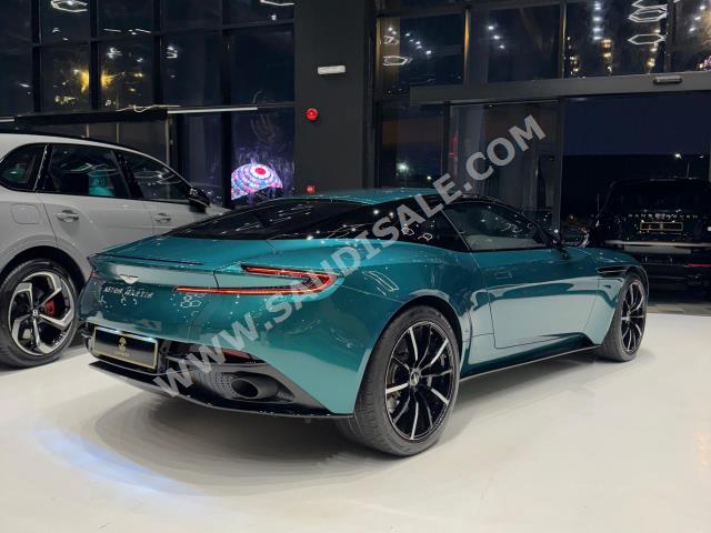 2022 استون مارتن دي بي 11