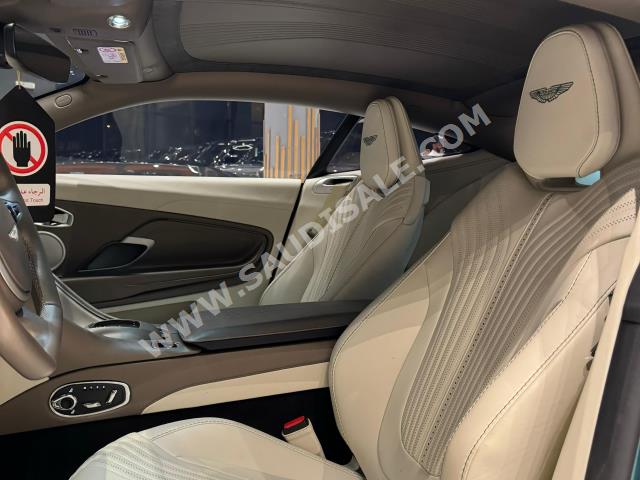 2022 استون مارتن دي بي 11