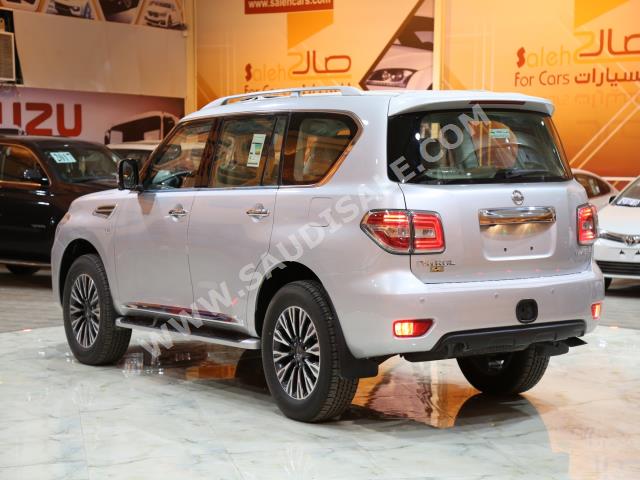 2017 نيسان باترول بلاتينيوم