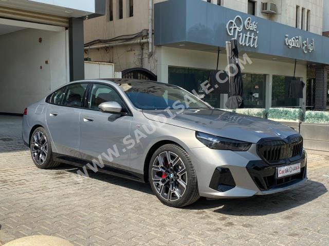 2024 بي ام دبليو الفئة الخامسة 520 أي