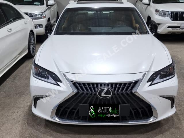 2023 لكزس إي إس 300إتش