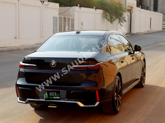 2023 بي ام دبليو الفئة السابعة 740 إل أي