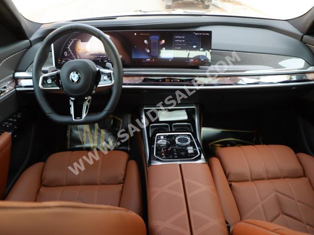 2023 بي ام دبليو الفئة السابعة 740 إل أي