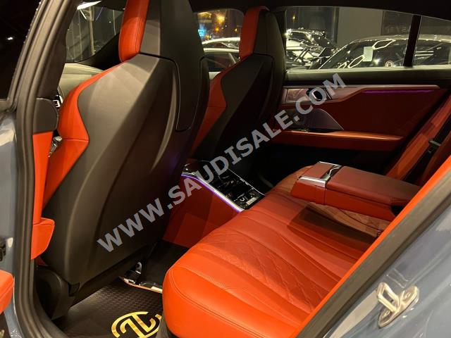 2020 بي ام دبليو الفئة ام إم 8 كومبيتيشن