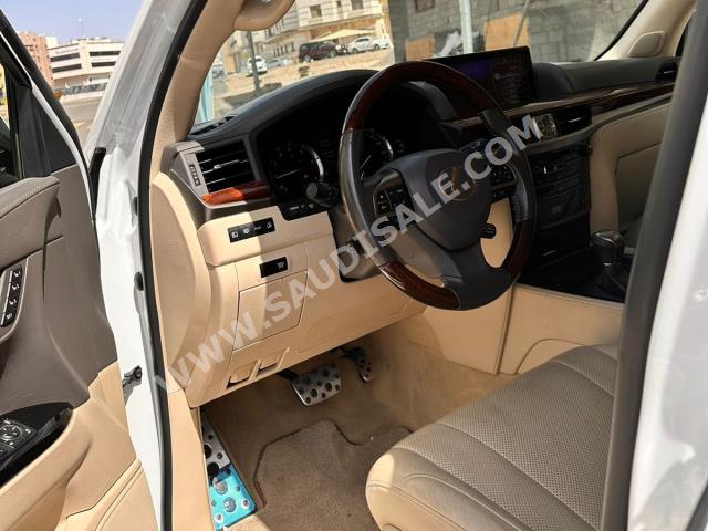 2021 لكزس إل إكس 570 اس