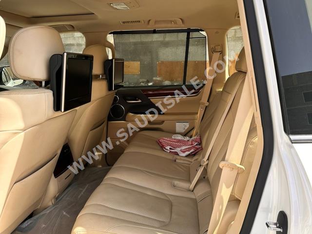 2021 لكزس إل إكس 570 اس