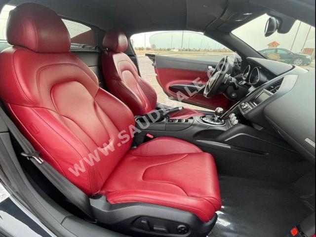 2015 اودي ار 8