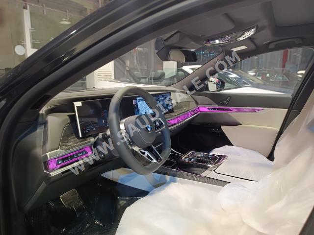 2023 بي ام دبليو الفئة السابعة 735 إل أي