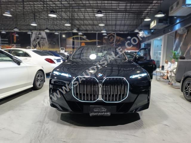 2023 بي ام دبليو الفئة السابعة 735 إل أي