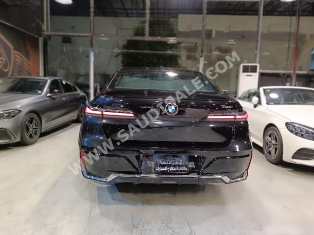 2023 بي ام دبليو الفئة السابعة 735 إل أي