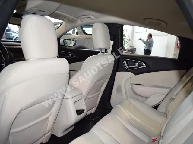 2016 كرايسلر 200 سي ليمتد