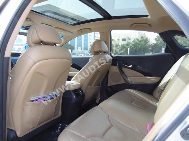 2013 هيونداي ازيرا