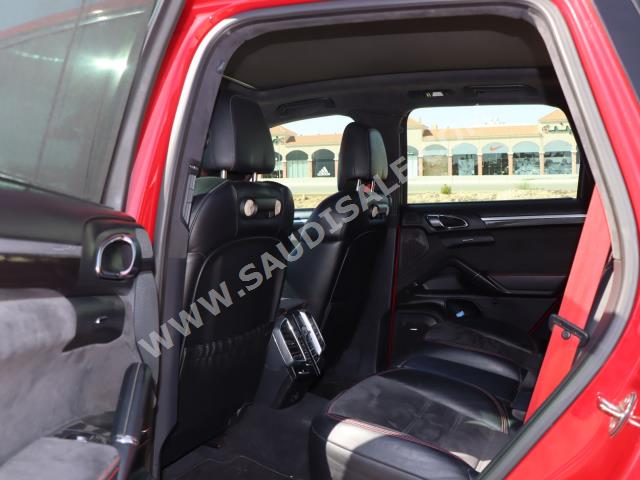 2014 Porsche Cayenne GTS