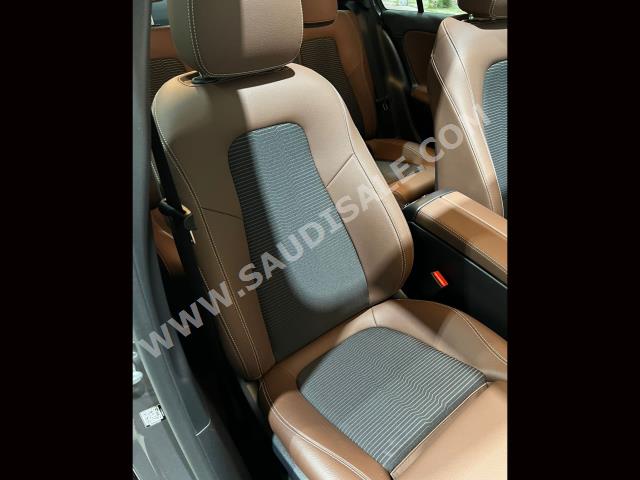 2022 مرسيدس - بنز أي 200