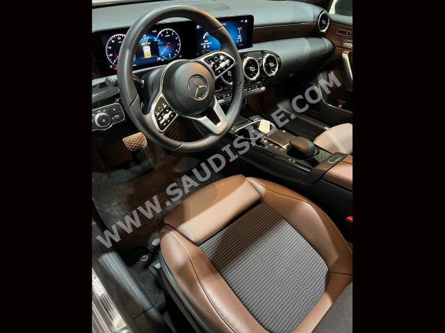 2022 مرسيدس - بنز أي 200