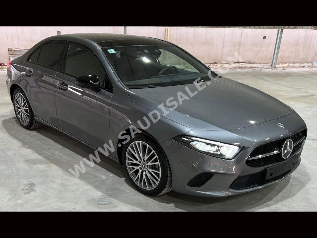 2022 مرسيدس - بنز أي 200