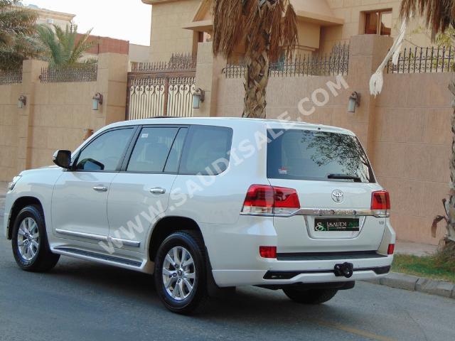 2016 Toyota Land Cruiser GXR