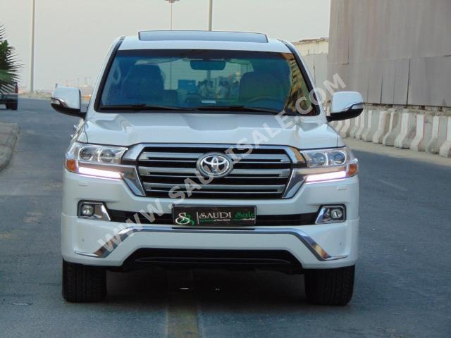 2016 Toyota Land Cruiser GXR