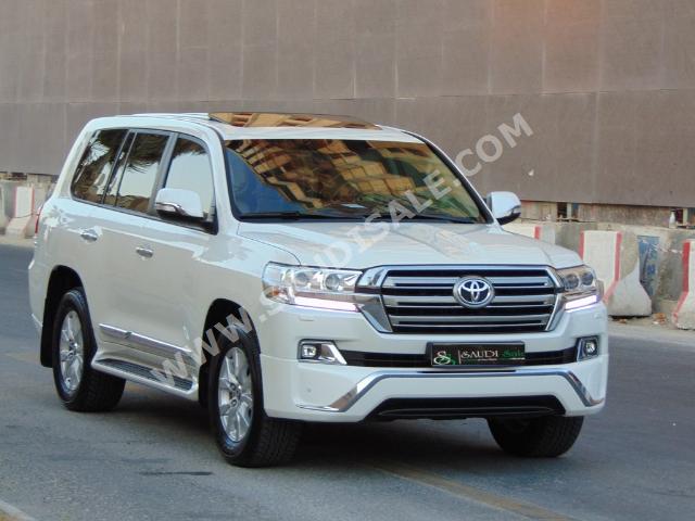 2016 Toyota Land Cruiser GXR