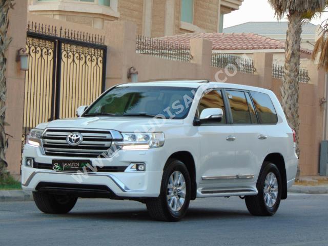 2016 Toyota Land Cruiser GXR