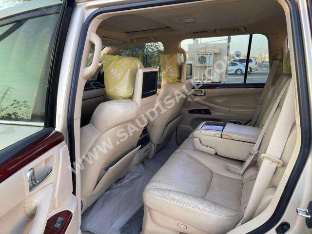 2014 لكزس إل إكس 570 اس