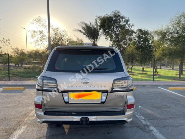 2014 لكزس إل إكس 570 اس