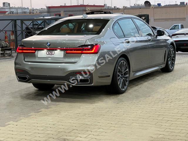 2021 بي ام دبليو الفئة السابعة 730 إل أي