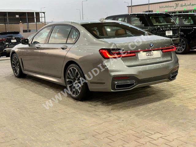2021 بي ام دبليو الفئة السابعة 730 إل أي